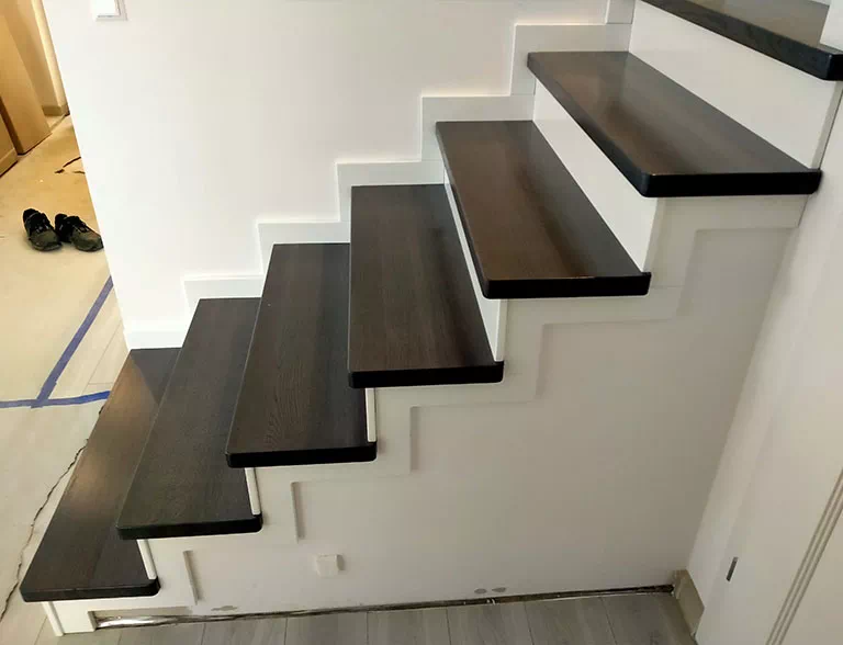 Dębowe schody